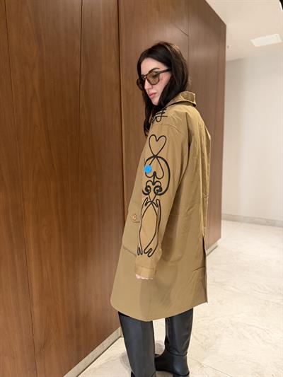 Orijinal Model , Omuz ve Kolları Nakışlı , Camel Trençlot