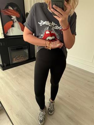 Marka Logolu Siyah Toparlayıcı Tayt