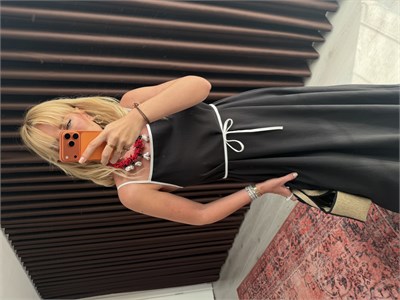 Orijinal Model Beyaz Biyeli, Kuşaklı Siyah Elbise