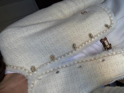 Gold Düğmeli, Parıltı Geçişli Ekru Premium Triko Ceket