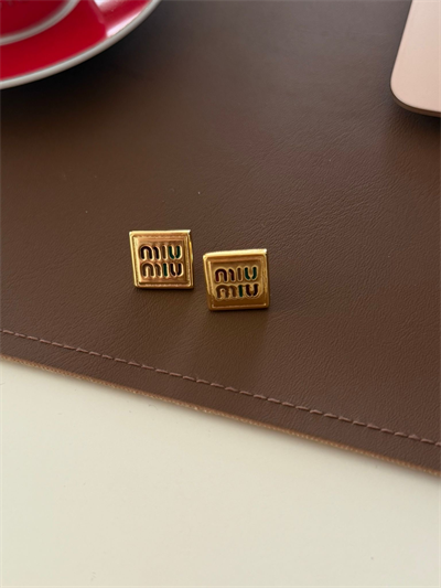 Orijinal Model , Gold Renkli Yazılı Küpe