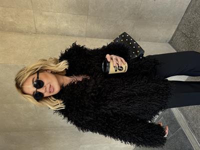 Premium Kalitede Siyah Peluş Kürk