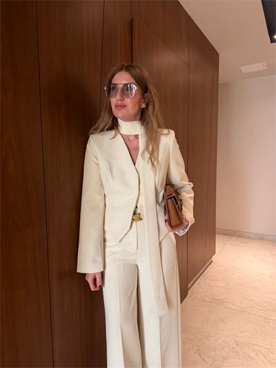 Gizli Düğmeli , Fularlı , Ekru Blazer Ceket