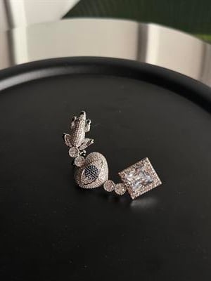 Full Zirkon Taşlı , Kalp & Göz Detaylı , Gümüş Kıkırdak Küpe