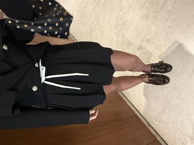 Beyaz Bağcıklı , Siyah Şort Etek