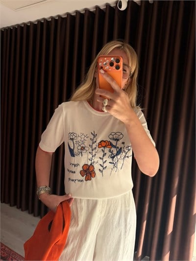Yakası Kırmızı Biyeli , Çiçek Nakışlı , Ekru Kısa Kol Merserize