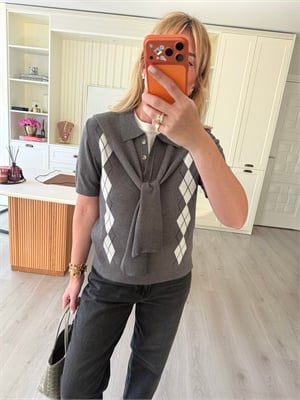 Gri Çıkabilir Şal Detaylı, Polo Yaka, Baklava Desenli Premium Triko