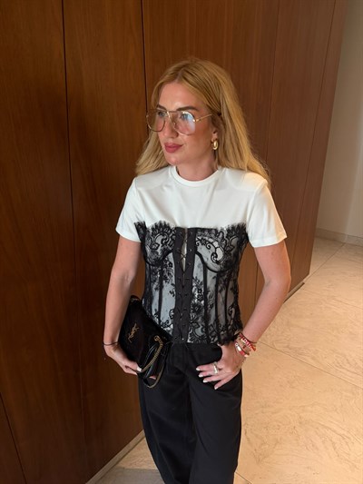 Orijinal Model , Siyah Büstiyer Detaylı , Vatkalı Beyaz Bluz