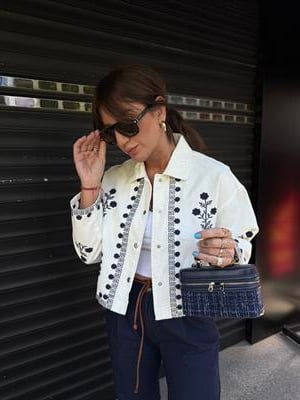 Lacivert Nakışlı Ekru Premium Denim Ceket