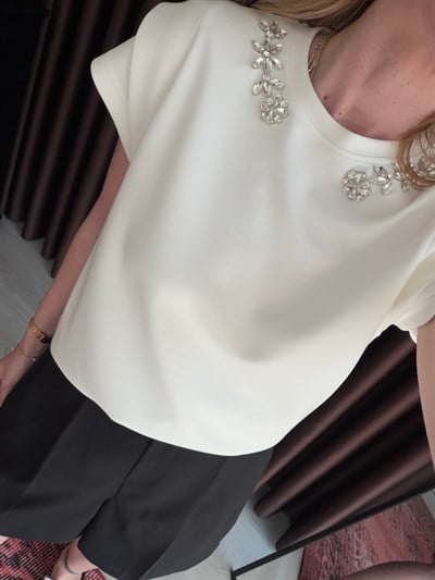 Orijinal Marka , Yakası Taşlı , Vatkalı Beyaz Modal T-shirt