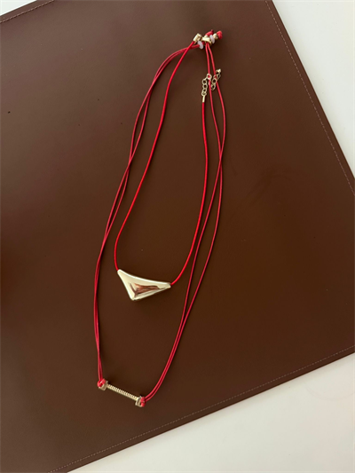 Kırmızı İpli , Gold Aksesuarlı Kolye