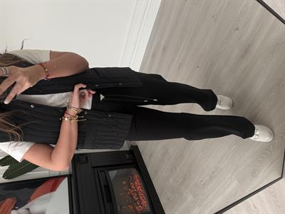 Deri İp Bağlamalı, Taşlı Üçgen Aksesuarlı Siyah Pantolon