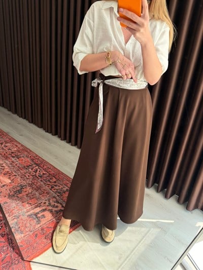 Fular Aksesuarlı , Kahverengi Etek