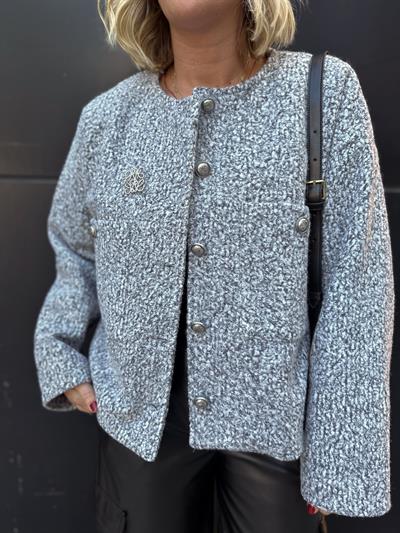 Broşlu Kıvırcık Gri Astarlı Mont