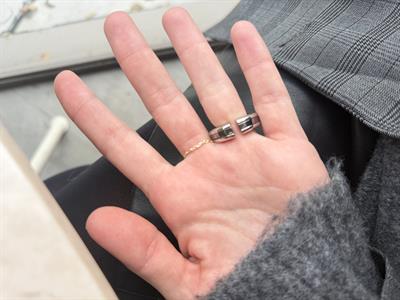 Orijinal Model , Ortası Sıra Zirkon Taşlı , Tamtur Kalın Gümüş Yüzük