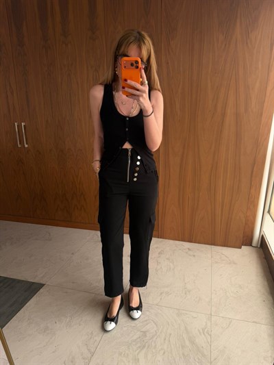Orijinal Model Önden Düğme detaylı, Paçası Fermuarlı Tasarım Saten Pantalon