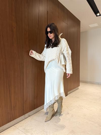 Etek Ucu Dantelli , Asimetrik Kesim , Ekru Saten Etek