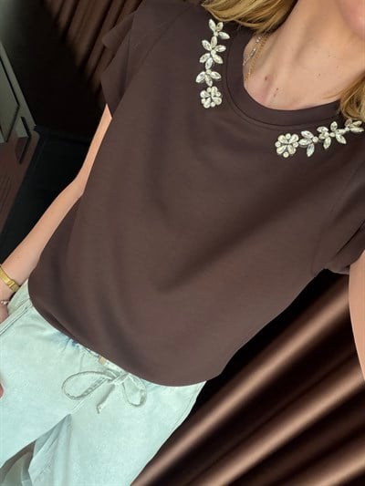 Orijinal Marka , Yakası Taşlı , Vatkalı Acıkahve Modal T-shirt