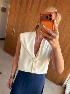 İpek Dokuda Fularlı Ekru Merserize Bluz