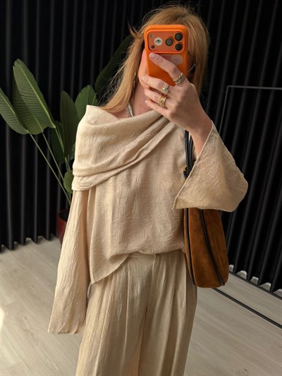 Orijinal Model , Özel Jakarlı Kumaş , Bej , Kayık Yaka Takım 