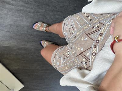 Kahve Nakış İşlemeli , Bej Şort