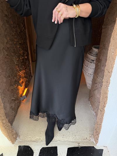 Ucu Dantel Detaylı , Beli Lastikli , Siyah Saten Etek 