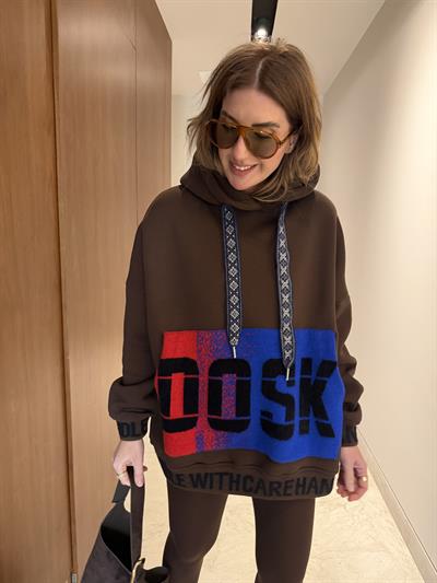 Acı Kahve , Tasarım , Şardonlu Sweatshirt