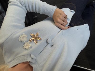 Broşlu , Bebe Mavisi , Premium Triko Hırka