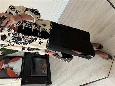 Pile Detaylı, Kemerli, Yırtmaçlı Siyah Etek