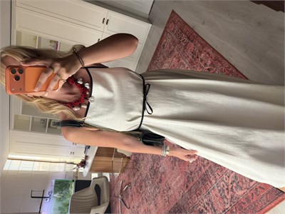 Orijinal Model Siyah Biyeli, Kuşaklı Beyaz Elbise