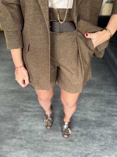 Kahve Deri Kemerli , Premium Dokulu , Şehir Boy Şort