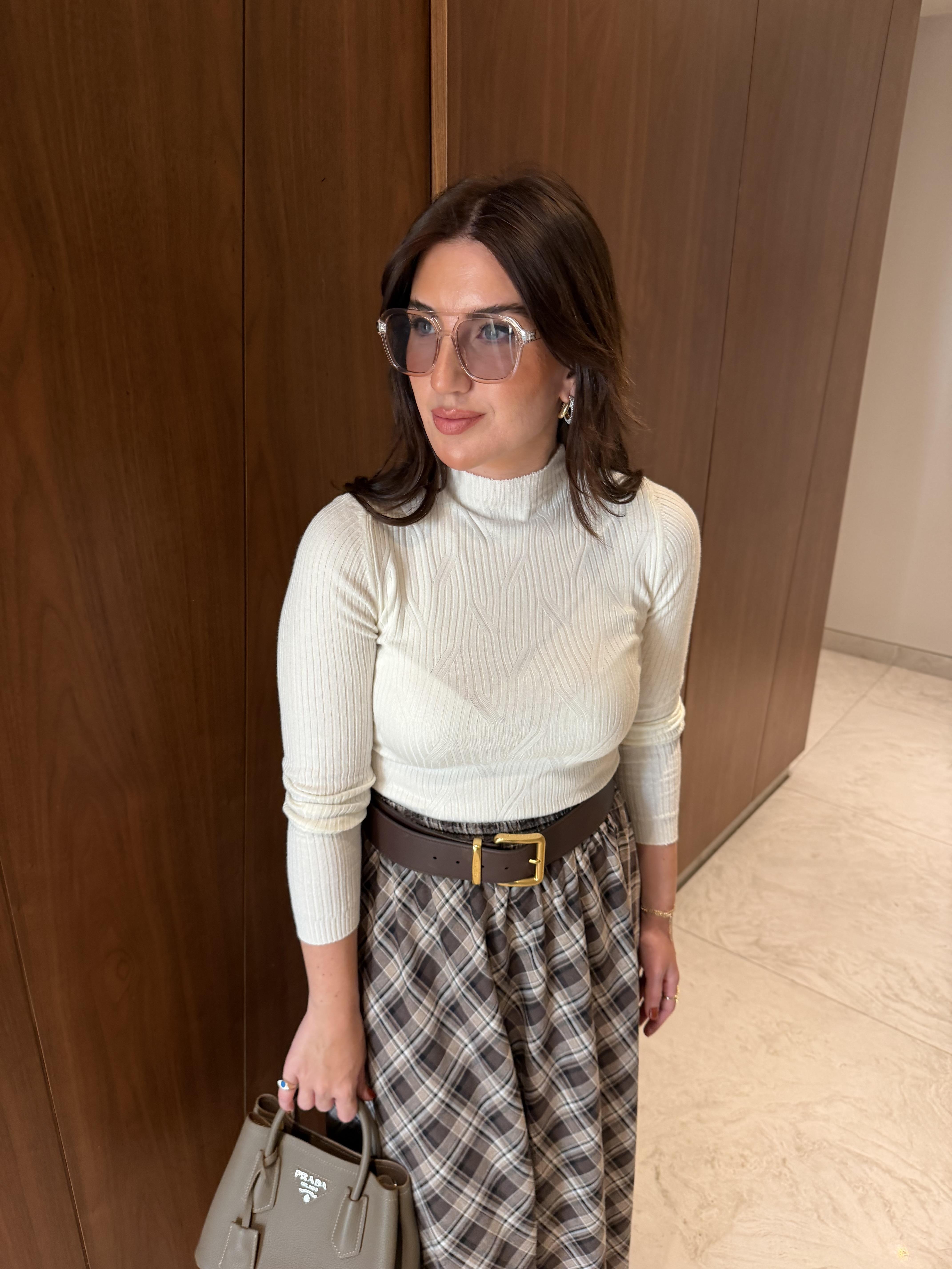 Dik Yaka , Ekru Triko