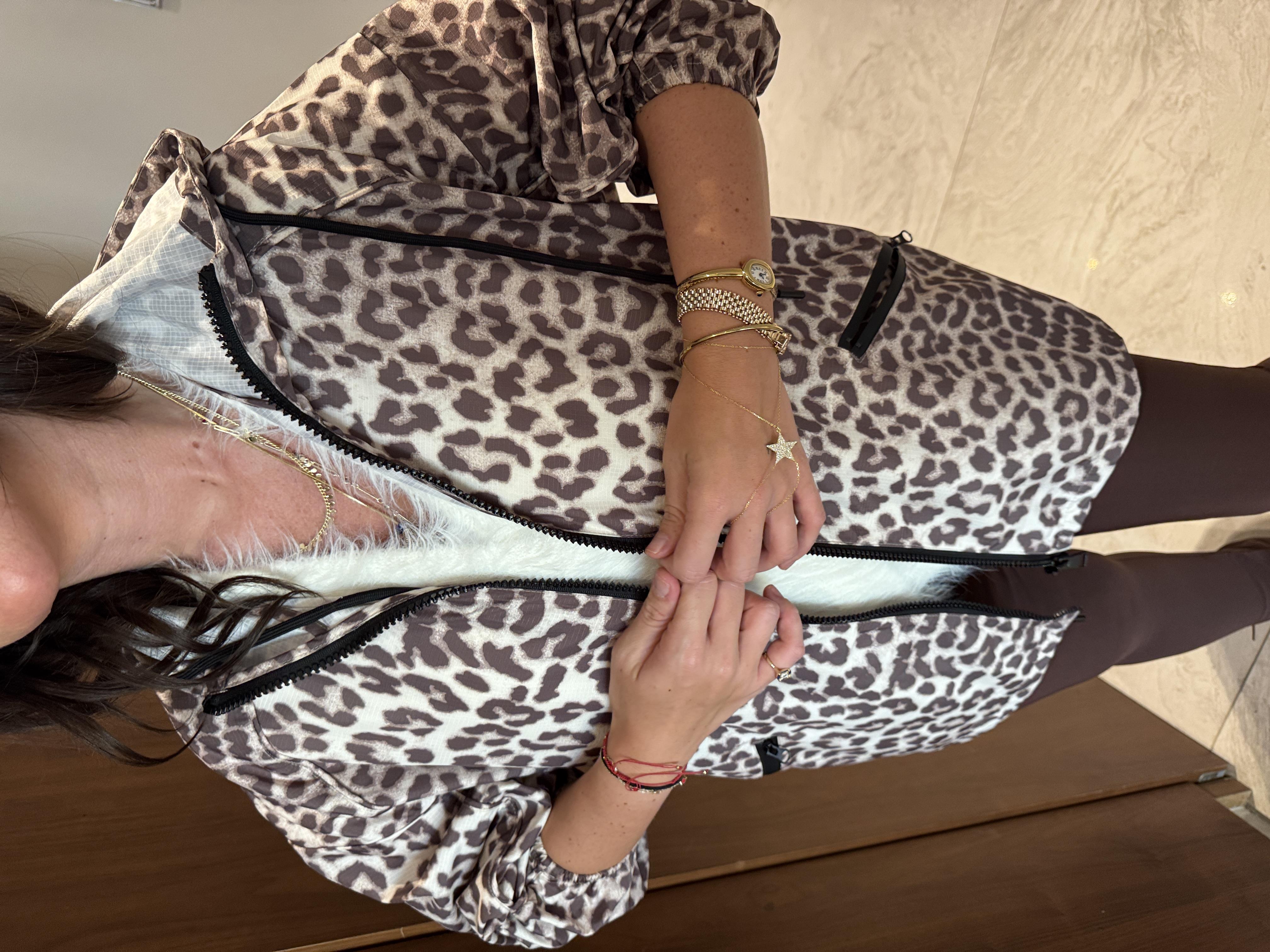 Leopar Desenli Yağmurluk