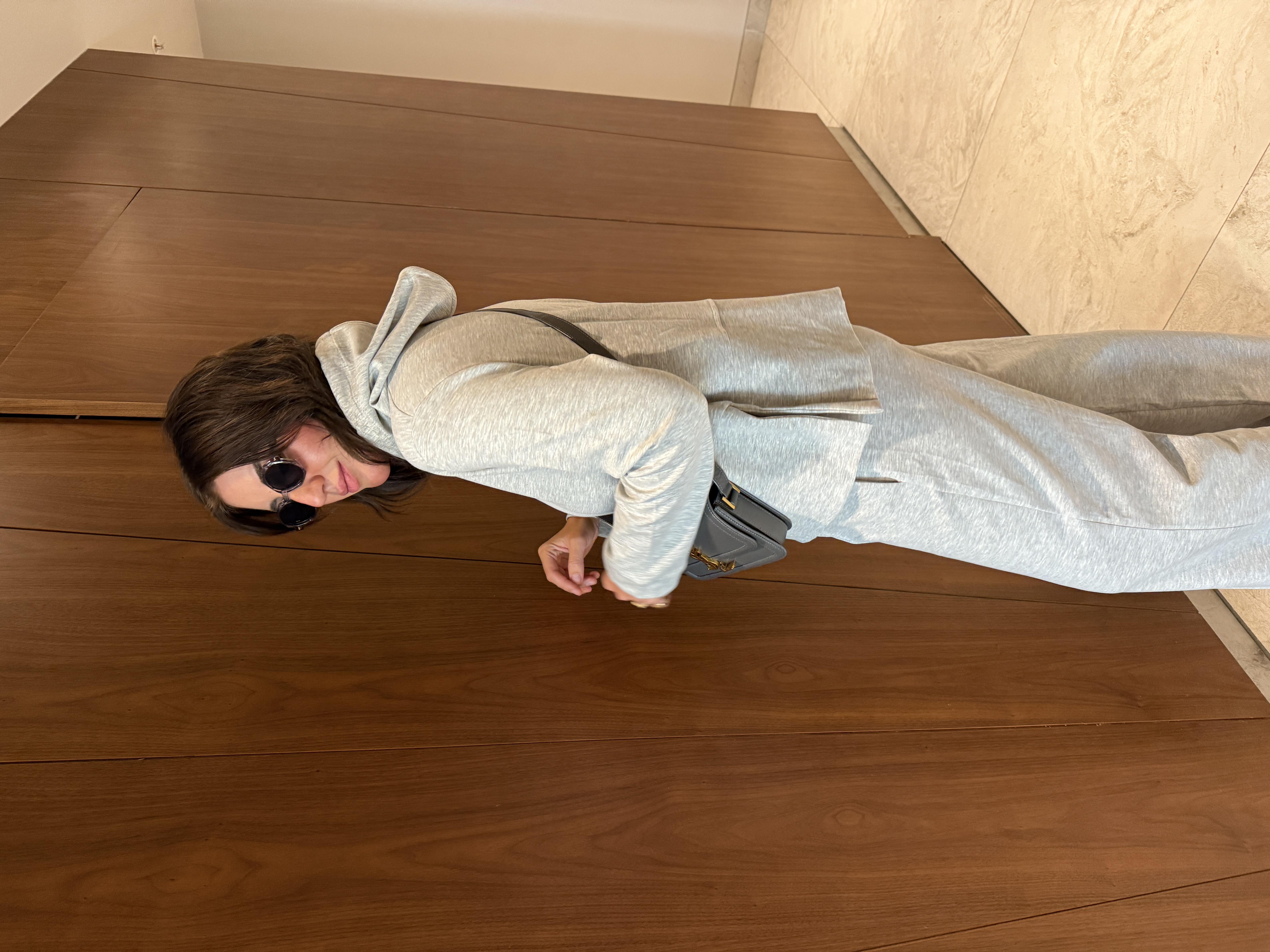 Kapüşonlu , Yanı Yırtmaçlı , Gri Eşofman Takımı