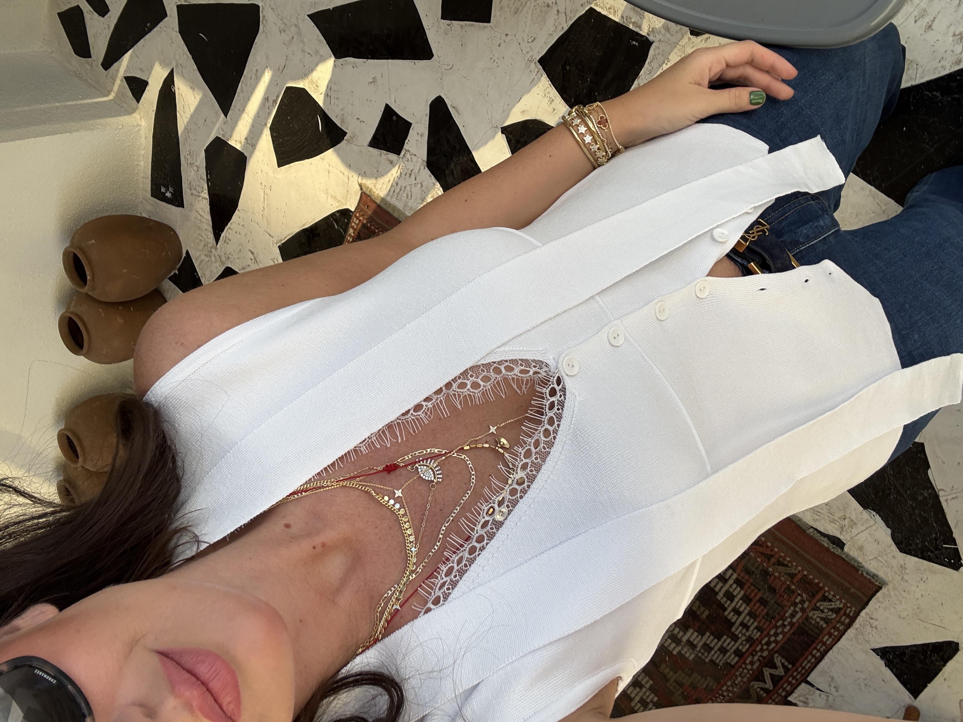 Yakası Dantelli , Fularlı , Likralı , Beyaz Merserize Yelek