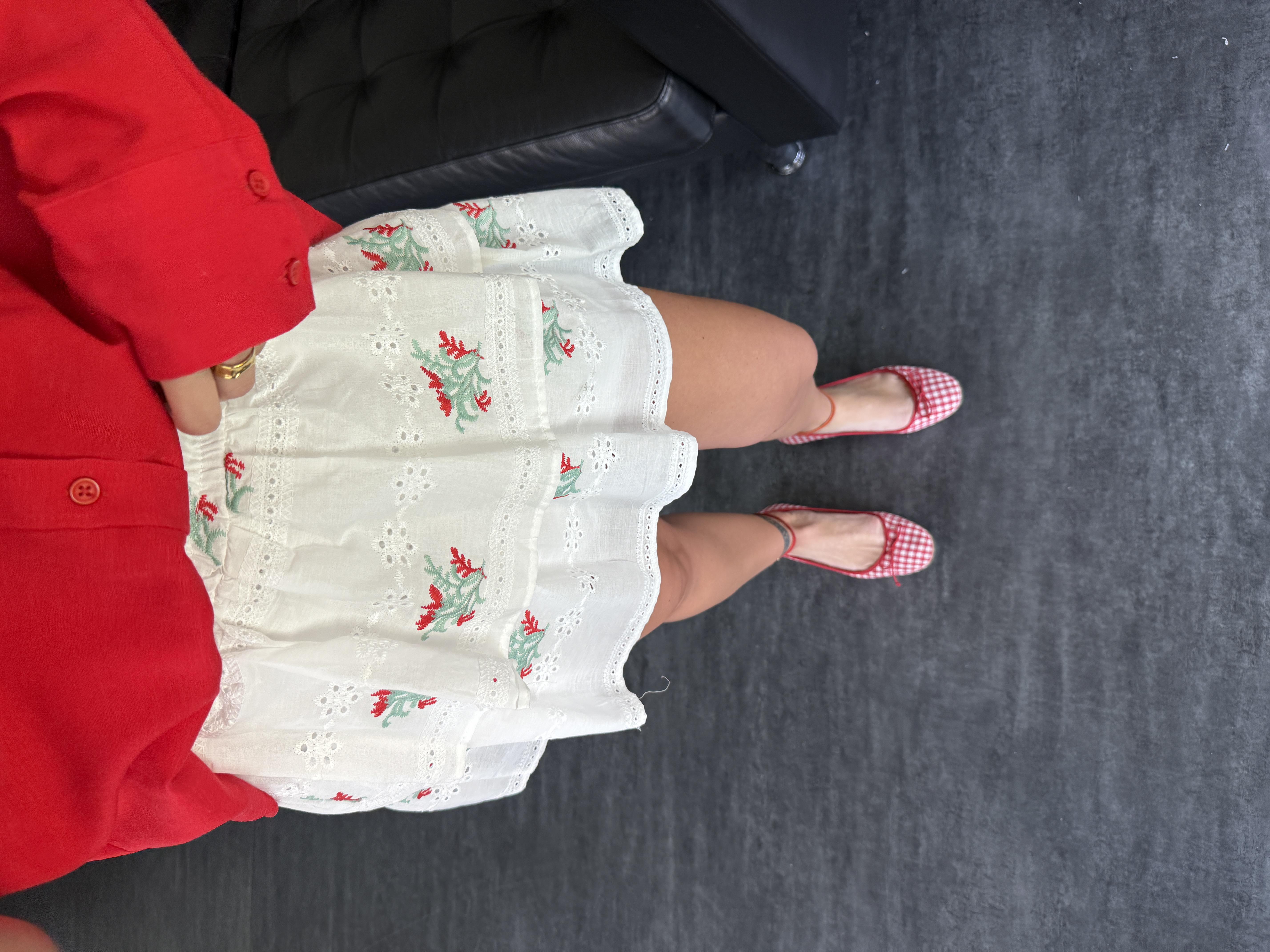 Kırmızı Çiçek İşlemeli , Fistolu Etek