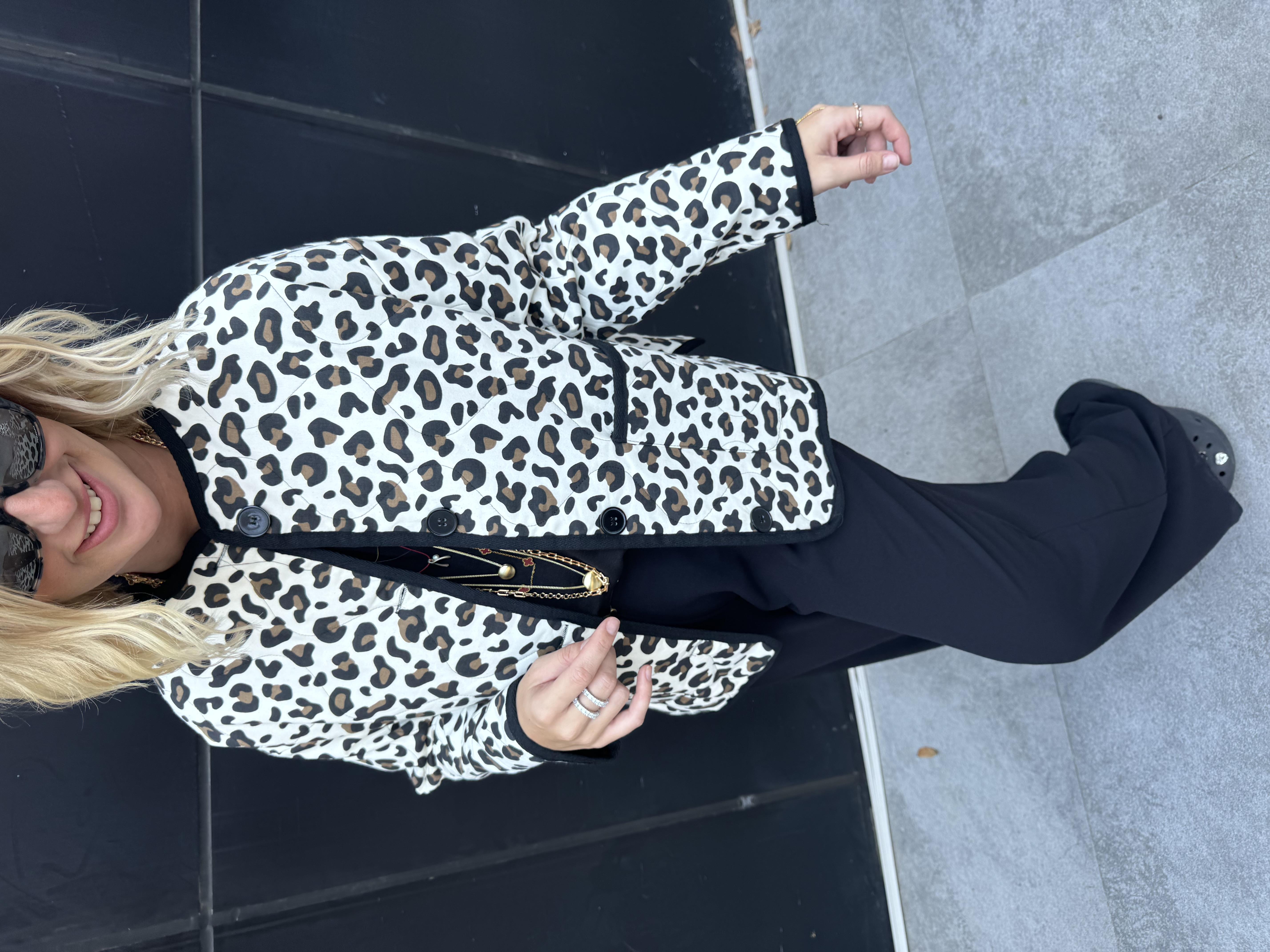 Orijinal Model Bej Leopar Kapitone Mevsimlik Mont