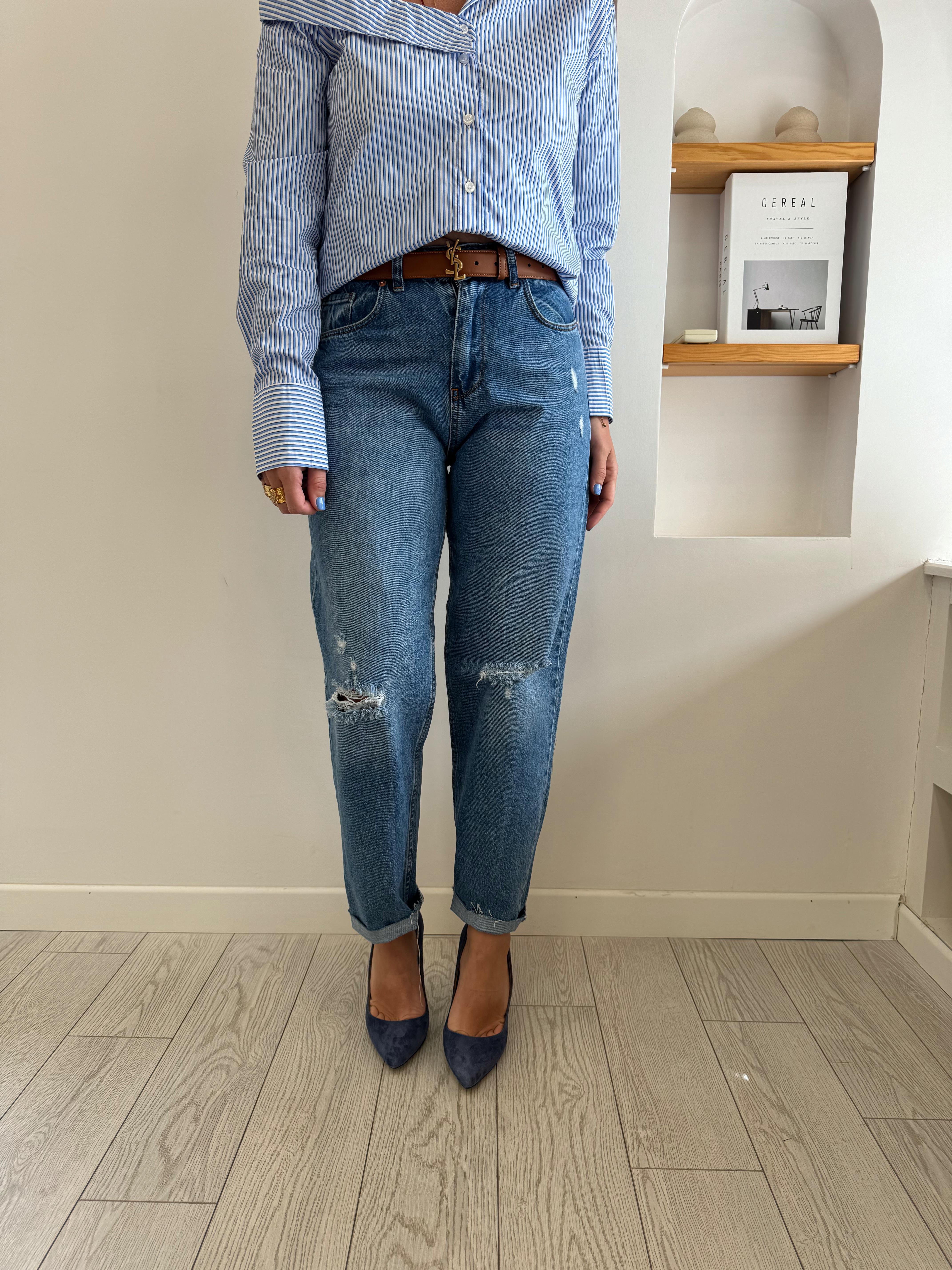 Orjinal Marka Yırtık Detaylı Mom Jean