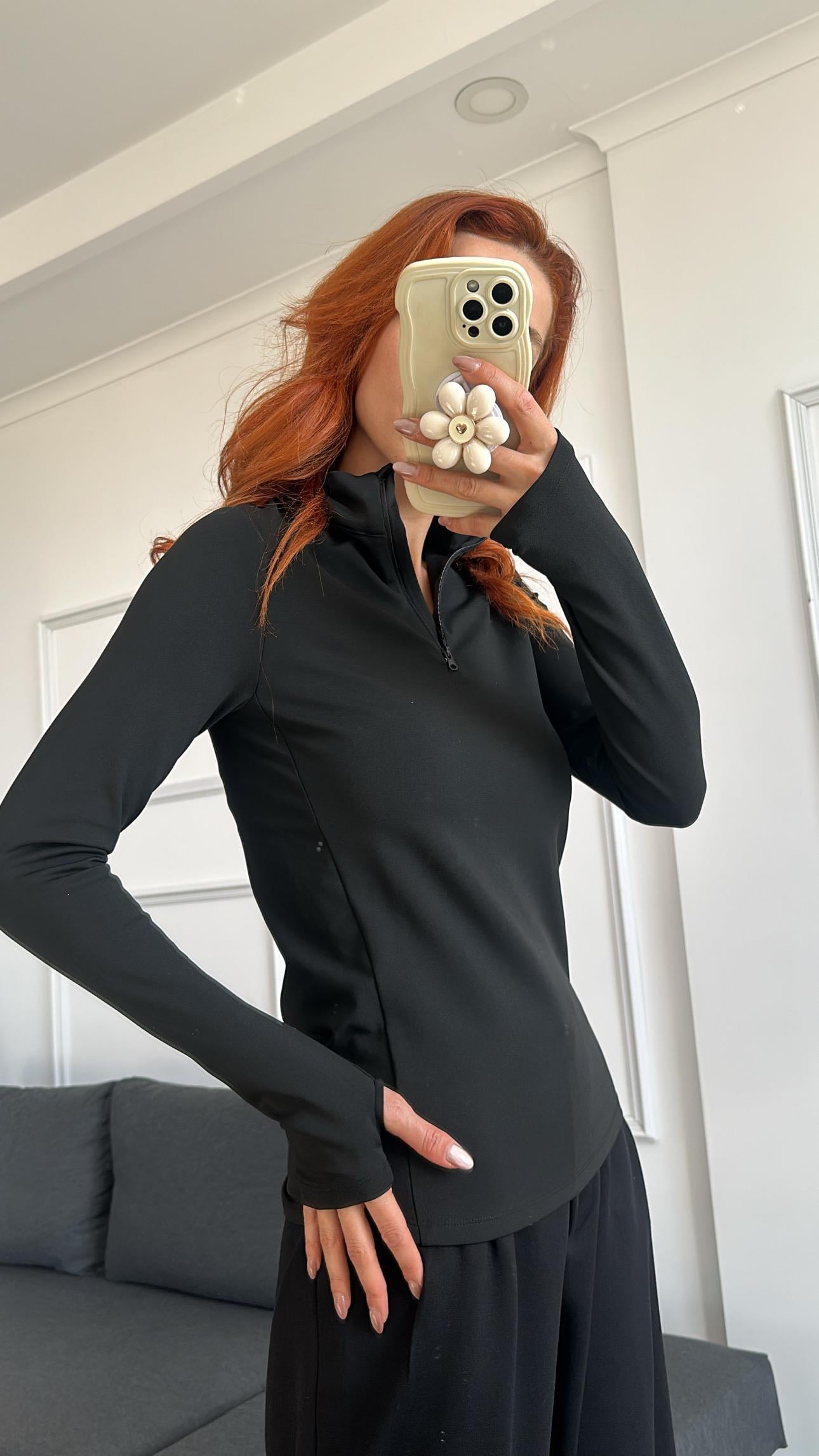 Parmak Geçirmeli Siyah  Bluz