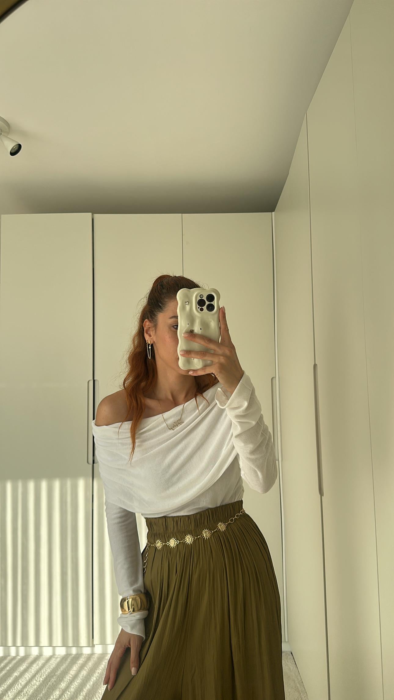 Beyaz Madonna Yaka  Bluz 