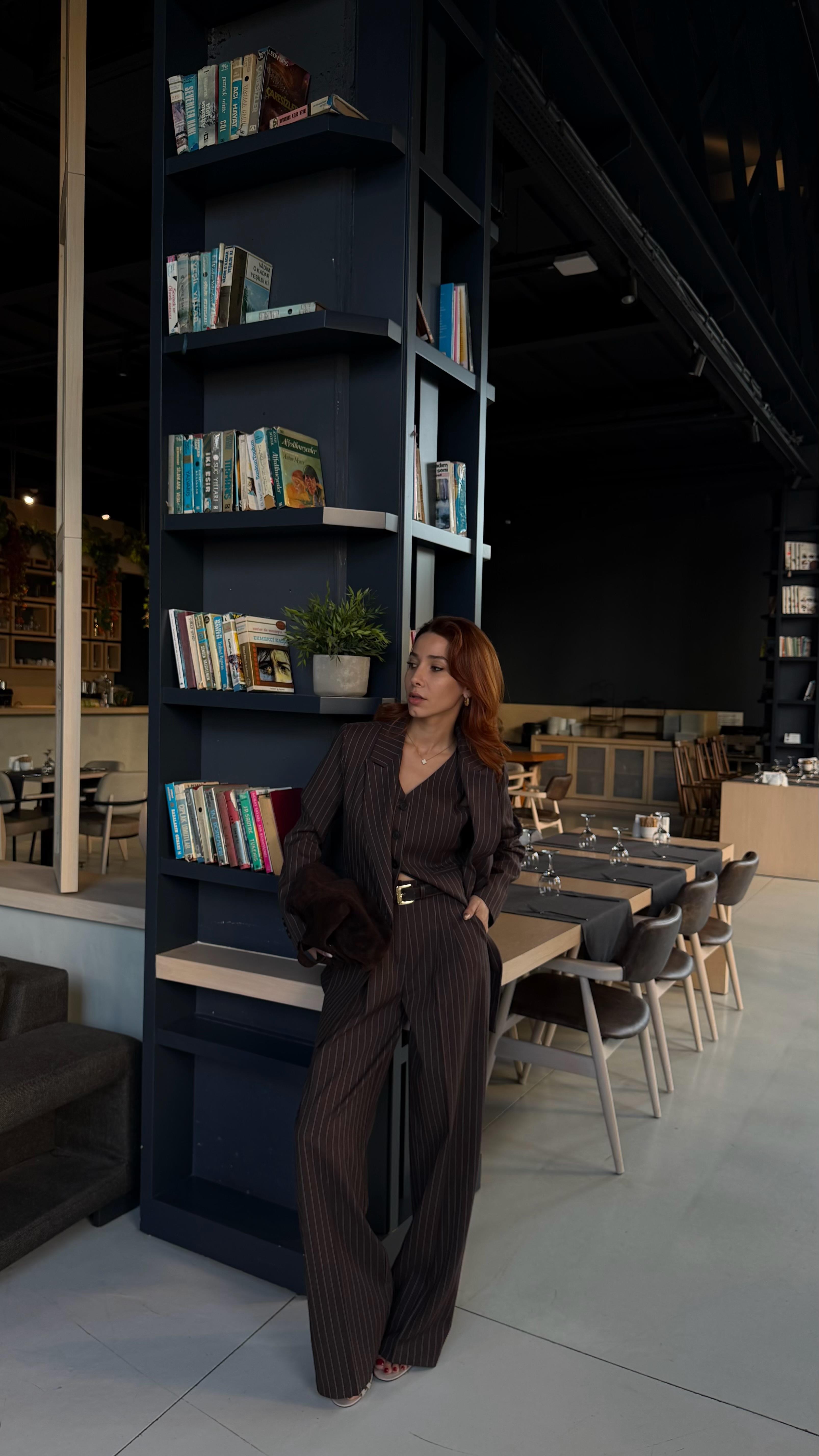 KAHVE  ÇİZGİLİ   OVERSIZE CEKET YELEKLİ PİLE DETAY PALAZZO OVERSİZE CEKET TAKIM ELBİSE1