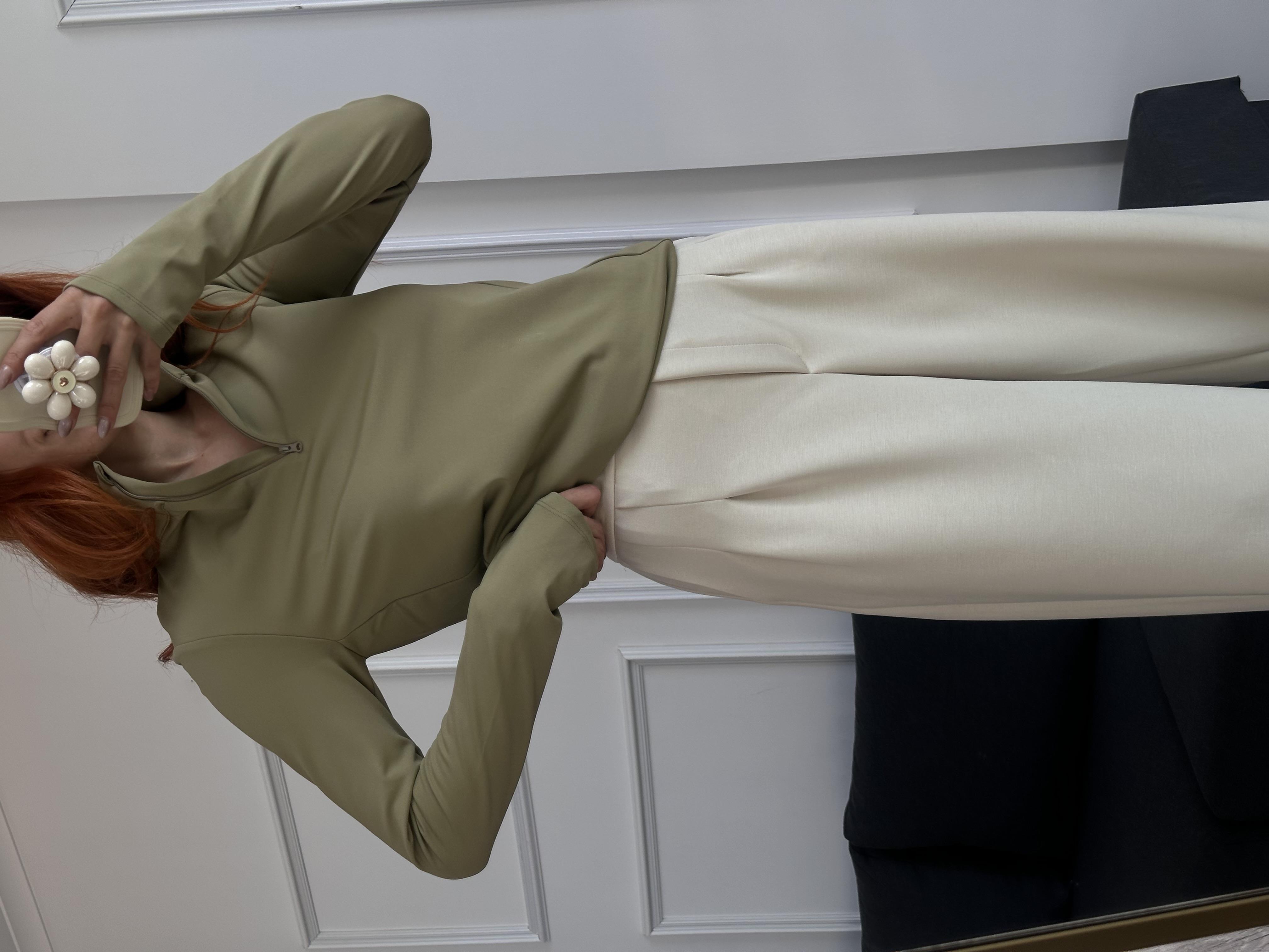 Parmak Geçirmeli Yeşil Bluz