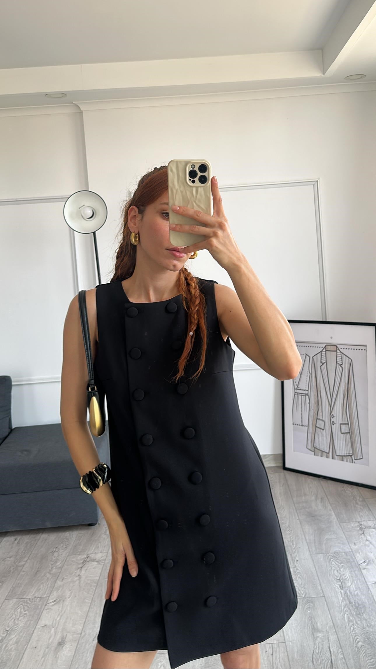 Siyah Önden Düğme Görünüm Detay Arka Fermuarlı Midi Boy Ekbise 