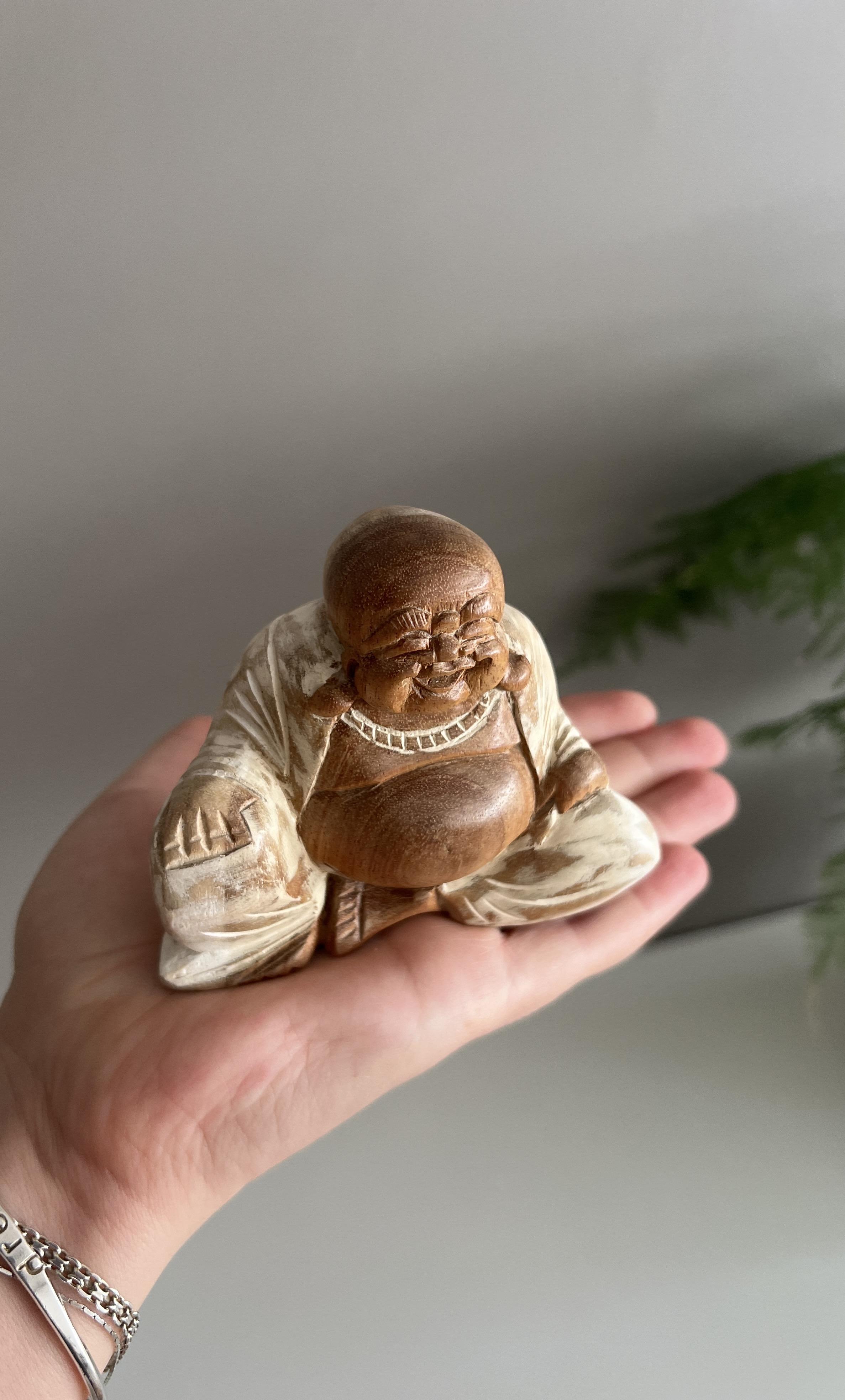 Ahşap İki Renk Gülen Buda Heykelciği/Feng Shui Şans Ve Bereket Dekoru - 8 Cm - Miamantra