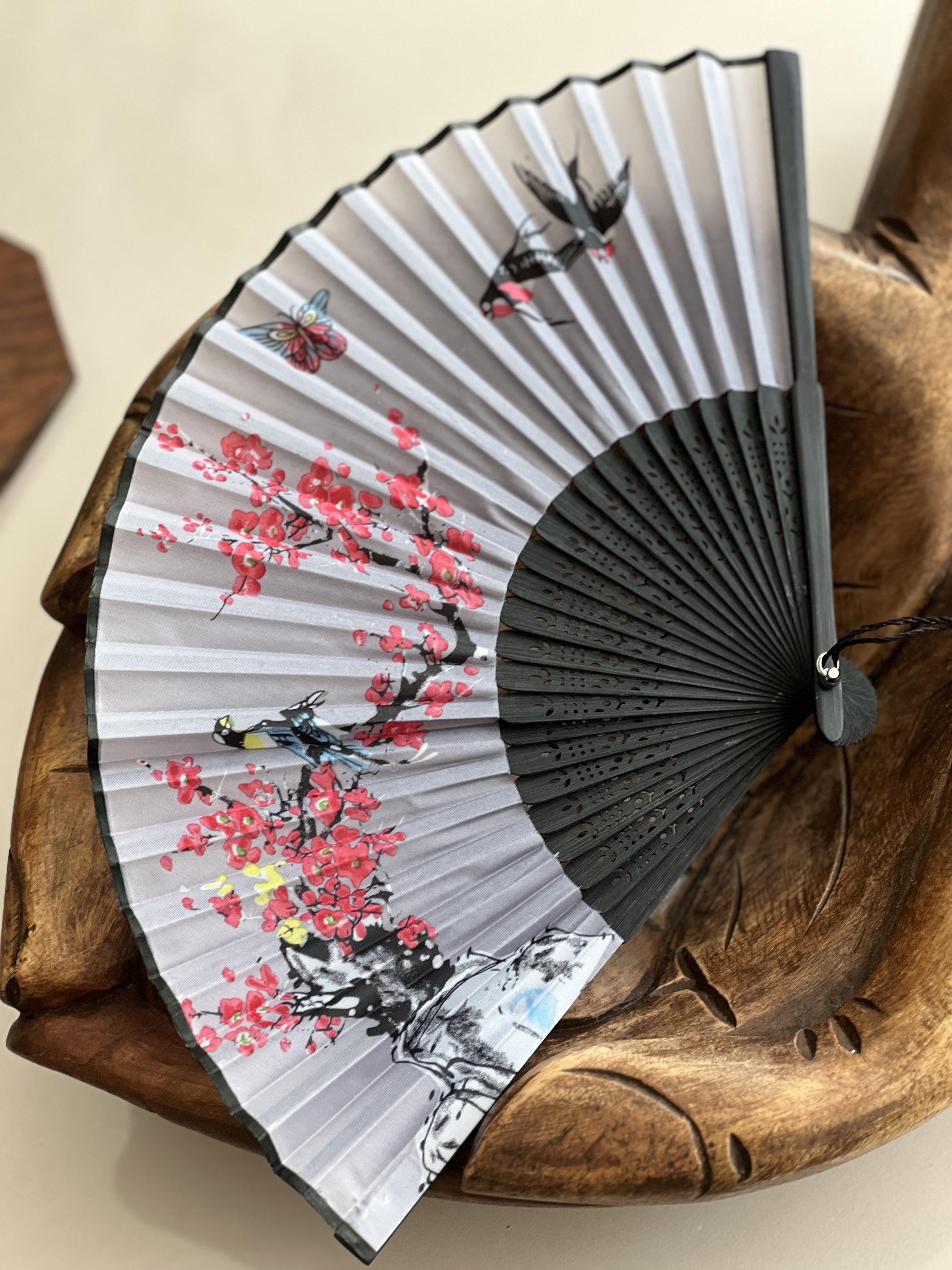 Bambu İpek Şık Japon Yelpaze - Siyah Kırmızı Gri Renk Çiçekli - Miamantra