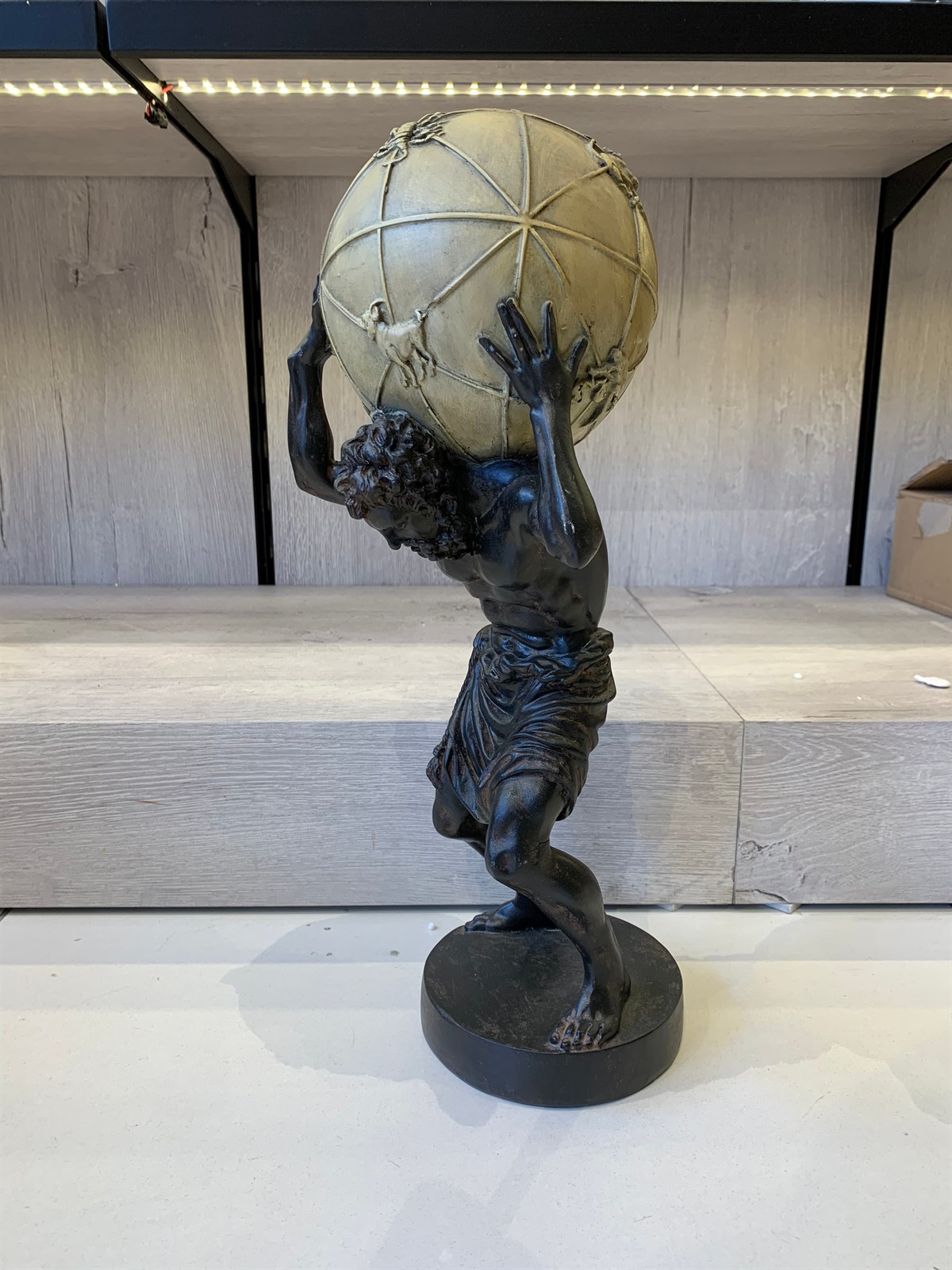 Dünyayı Sırtında Taşıyan Atlas Heykeli (Büyük Boy 45 cm)