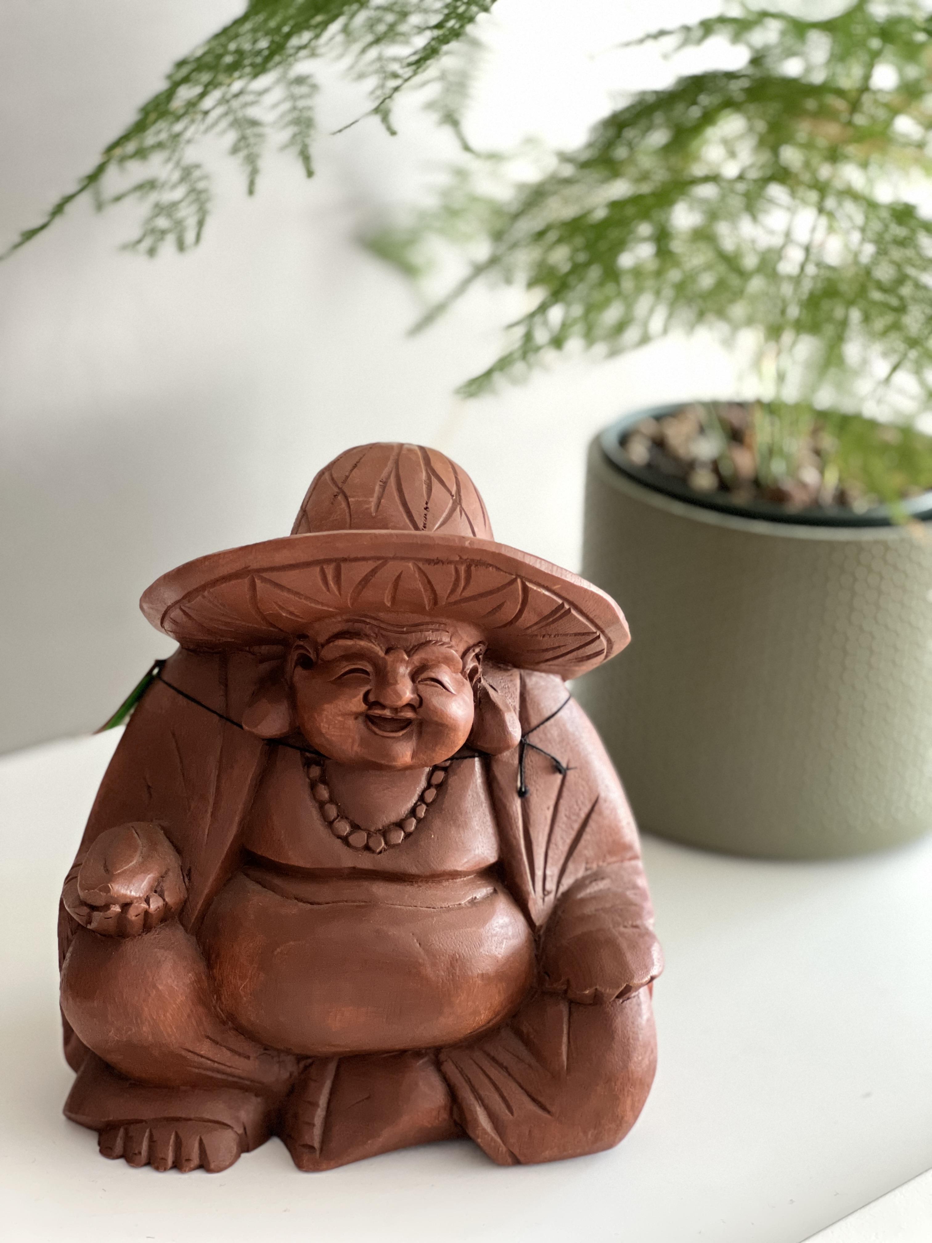 Şapkalı Ahşap Gülen Buda 20 cm - Miamantra
