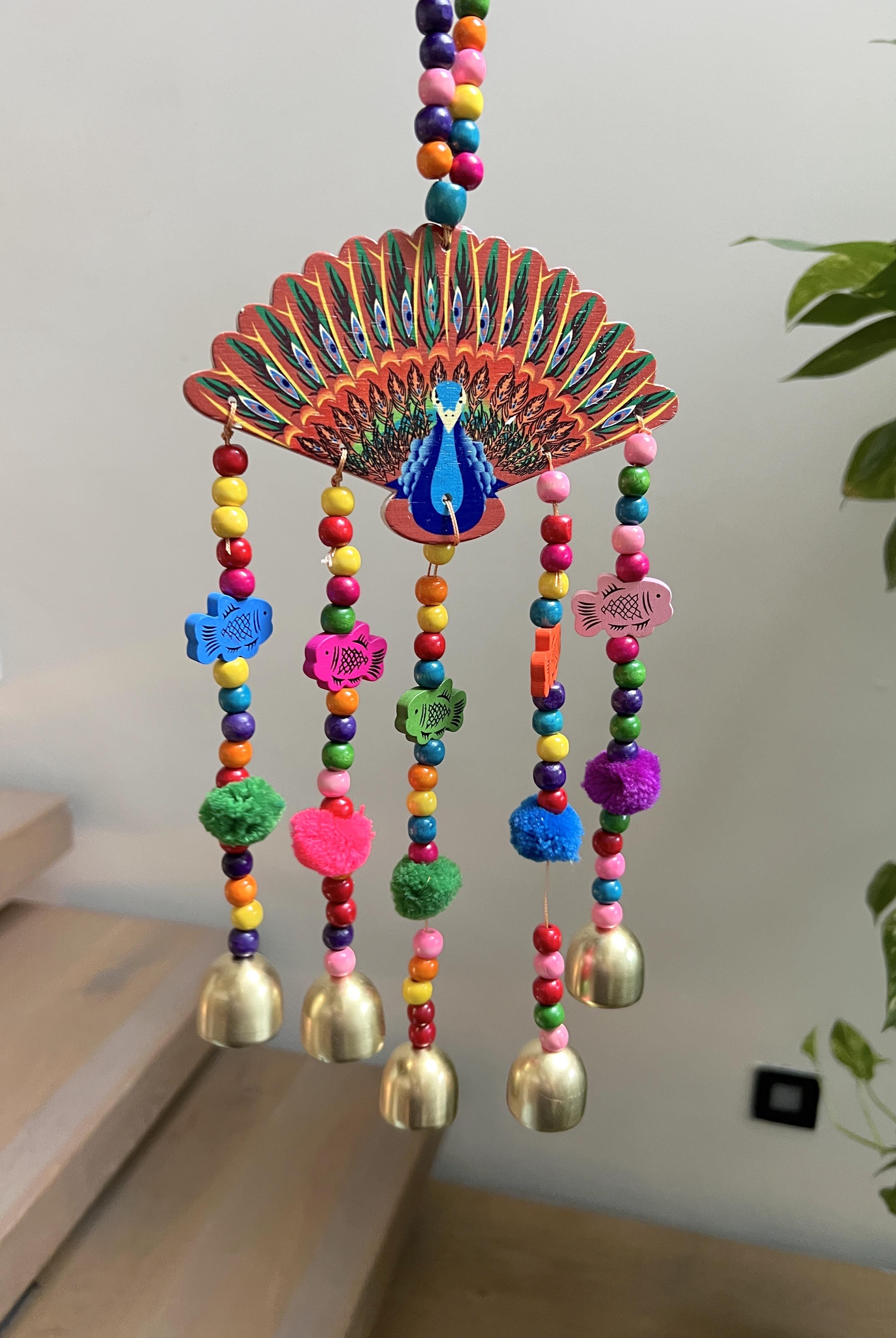 Tavuskuşu Detaylı Renkli ve Zilli Duvar Dekoru/Rüzgar Çanı/Feng Shui Bereket Zili  - Miamantra