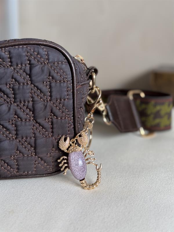 akrep-anahtarlik-tasli-canta-