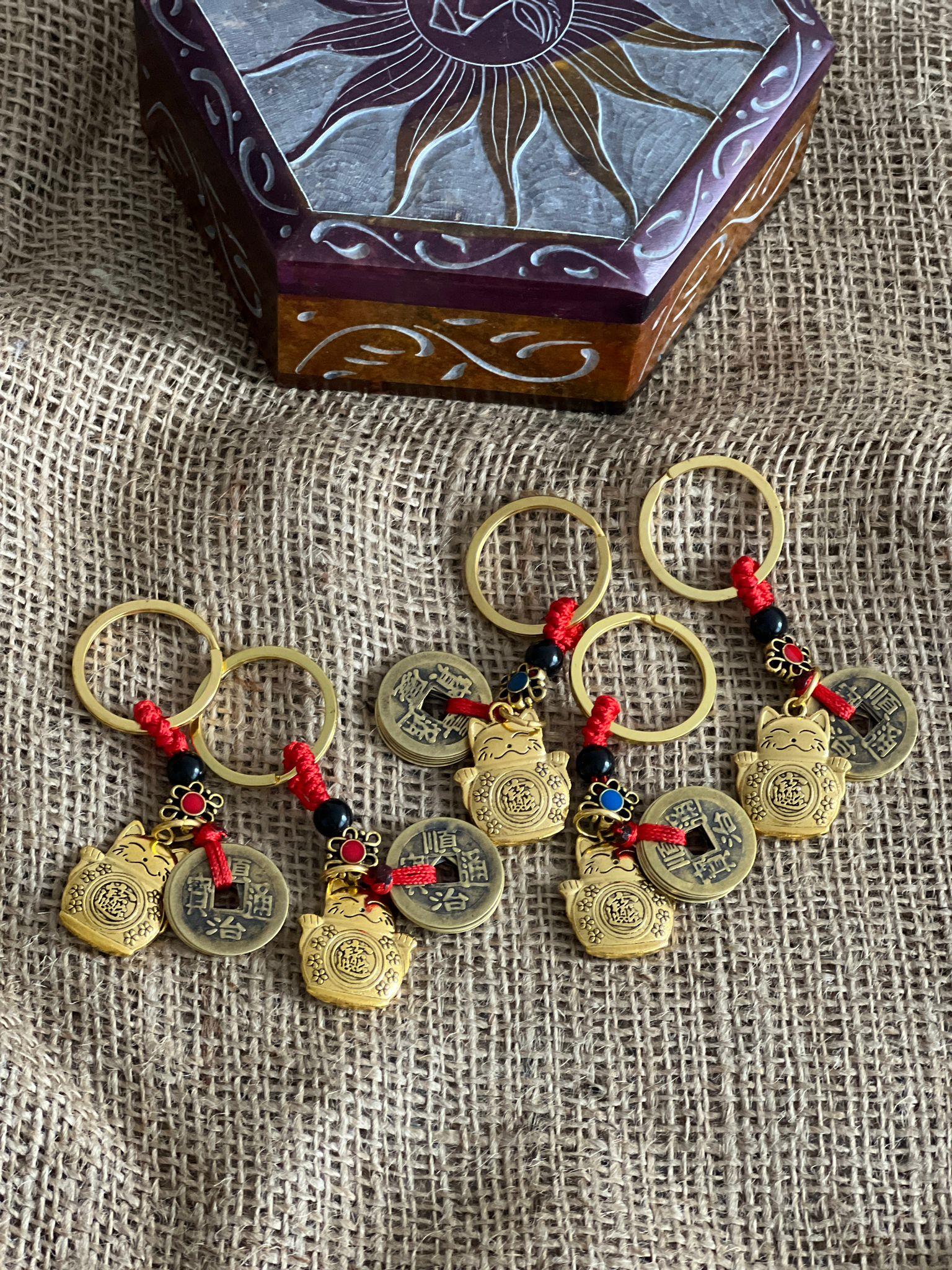 5'lü Feng Shui Bereket ve Şans Kedisi Anahtarlığı (Maneki Neko Figürlü Anahtarlık) (5 Adet) - Miamantra
